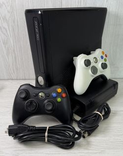 Microsoft Xbox 360 S - 1439 Console Bundle - 2 Controllers (A1G015143)