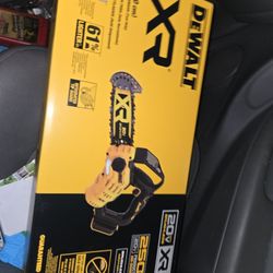 New Dewalt 8in Pruning Chainsaw