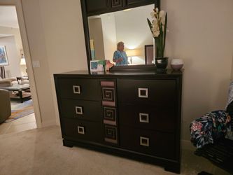 Modern 4 piece matching bedroom set (make offer and can also split up)