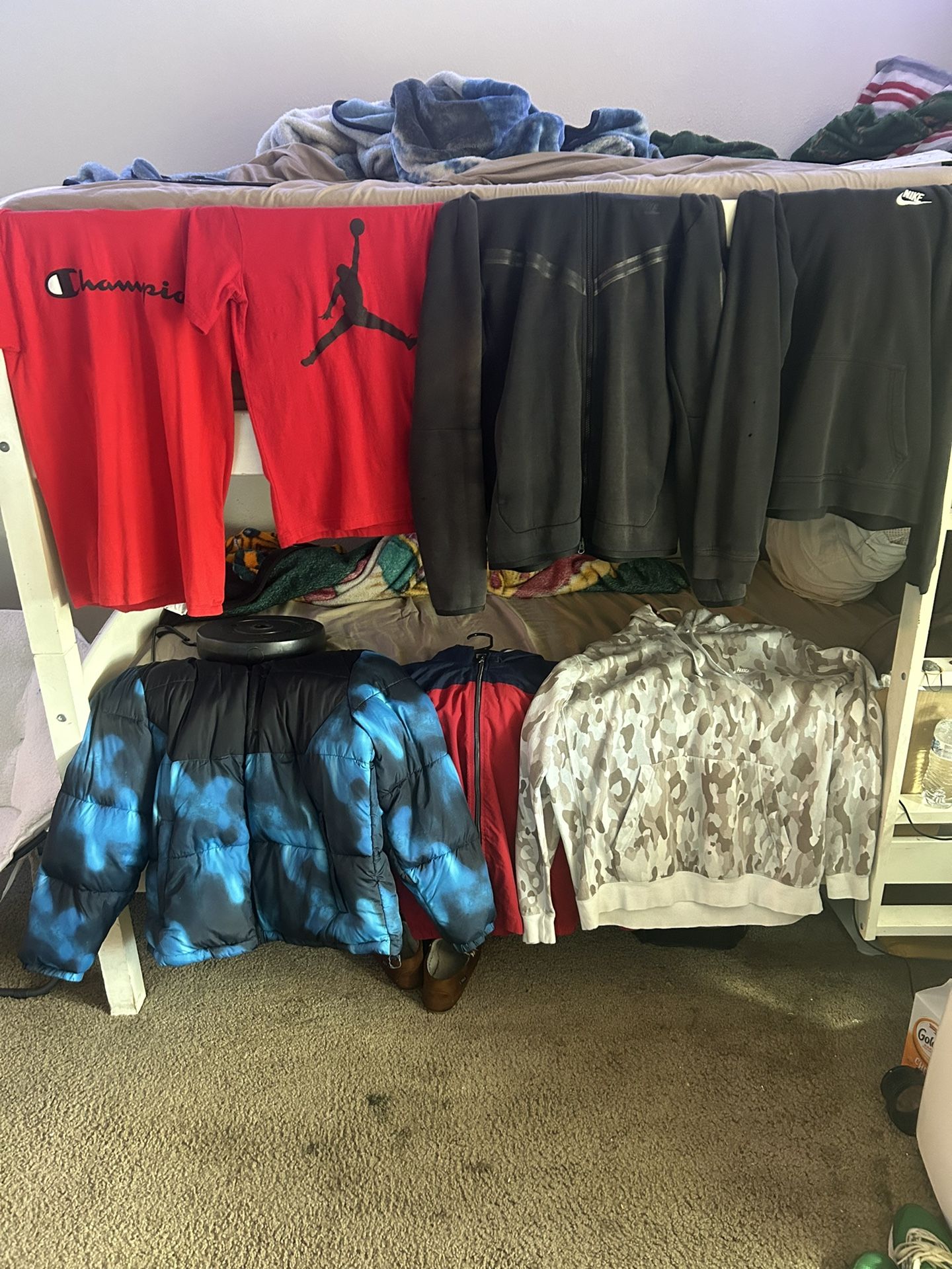 Shirts/sweaters