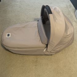 Cybex Platinum Priam Lux Carry Cot – Cozy Beige (Excellent Condition)