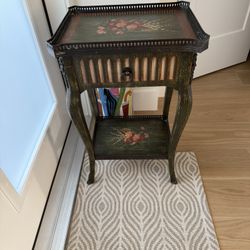 ABC Carpet Vintage Piece Beautiful 18x13x28”h