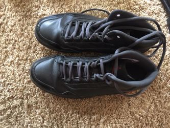 JORDAN SIZE 9 BOYS BLACK GYM SHOES LIKE NEW