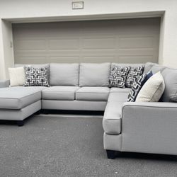 Huge 3 Piece Grey Sectional Couch From Mor Furniture In Excellent Condition-  FREE DELIVERY 🚛