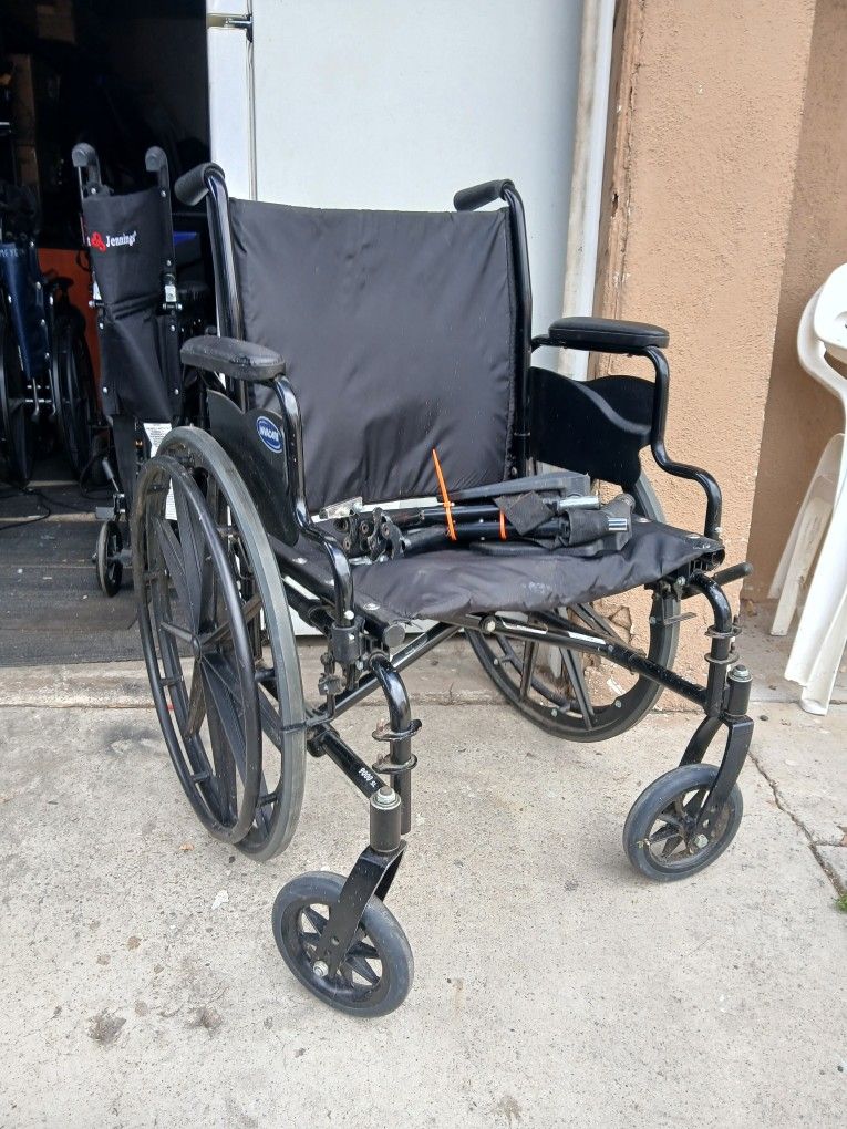 INVACARE WHEELCHAIR 20" WIDTH REGULAR FOOTREST CAPACITY 300 LBS