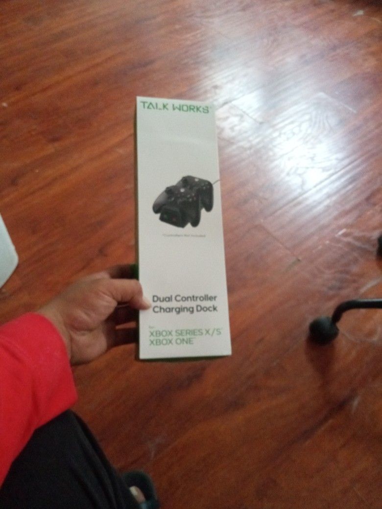 Xbox Controller Charging Dock And Dual Charging Dock Xbox Brand New In The Box Includes Two Rechargeable Batteries Brand New Prices Firm 🆕🆕🆕