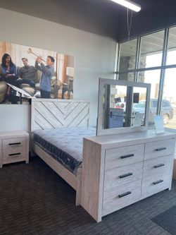 Must Go Asap ! Queen/King Bedroom Set - Pay on Delivery