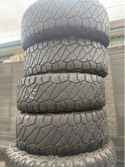 Vendo 285/70/R17 Nitto las 4 llantas por $200