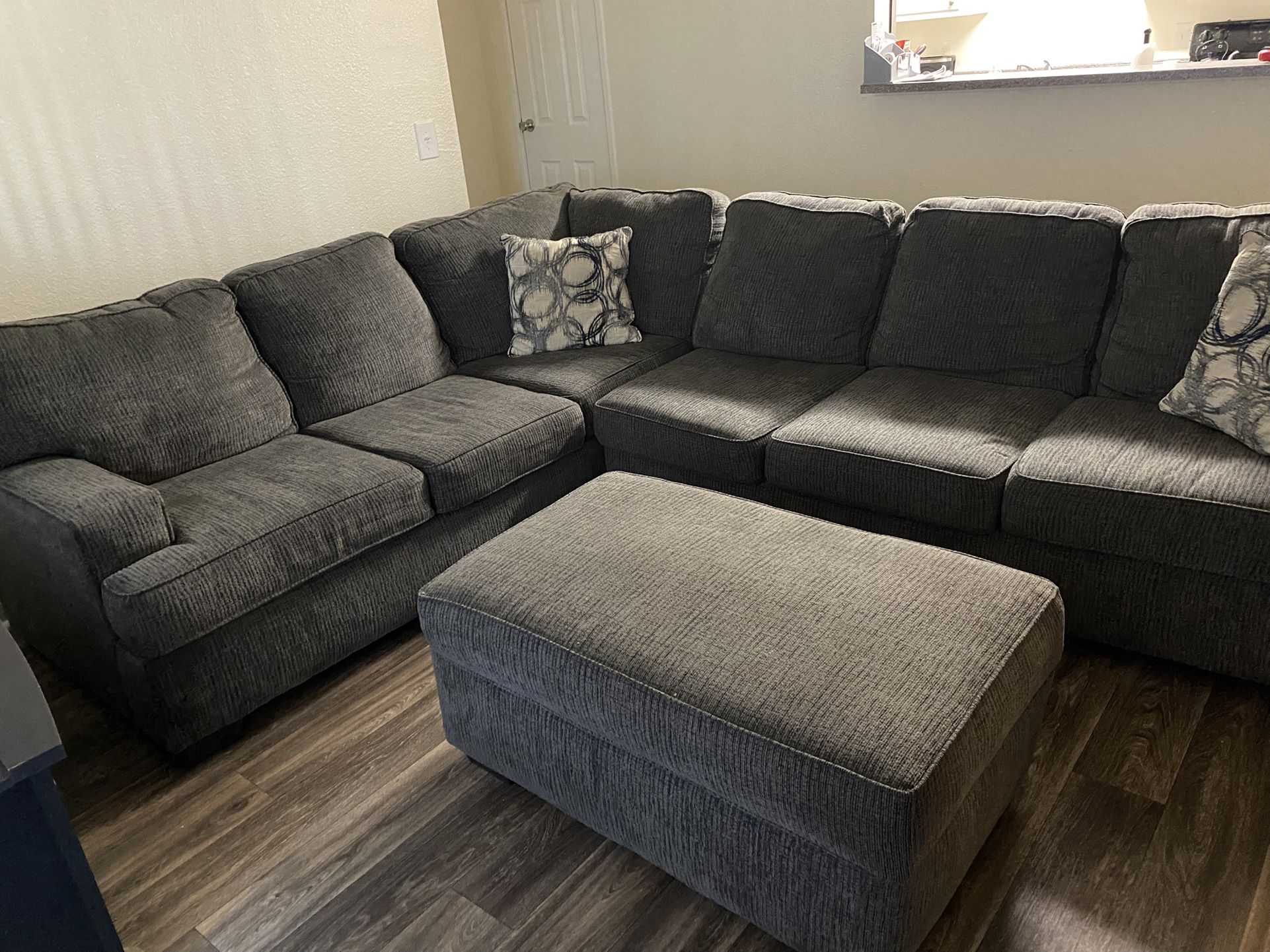 Broyhill Sofa Sectional With Ottoman
