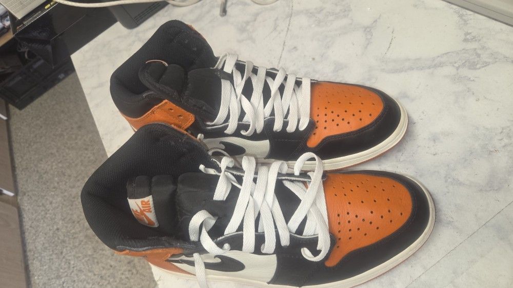 Nike Air Jordan 1 Retro Shadow Orange size 11 Used-Good condition