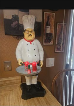 Chef Statue with Skillet Pan
Decor