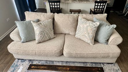 Beautiful Neutral Sofa – Great Condition