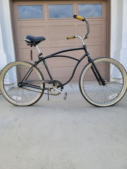 VINTAGE SCHWINN BEACH CRUISER