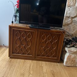 Real Wood Dresser& tv With Roku
