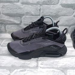 Nike Air Max  Size 6 Y Black Casual Running Shoes Fits Women Size 7.5