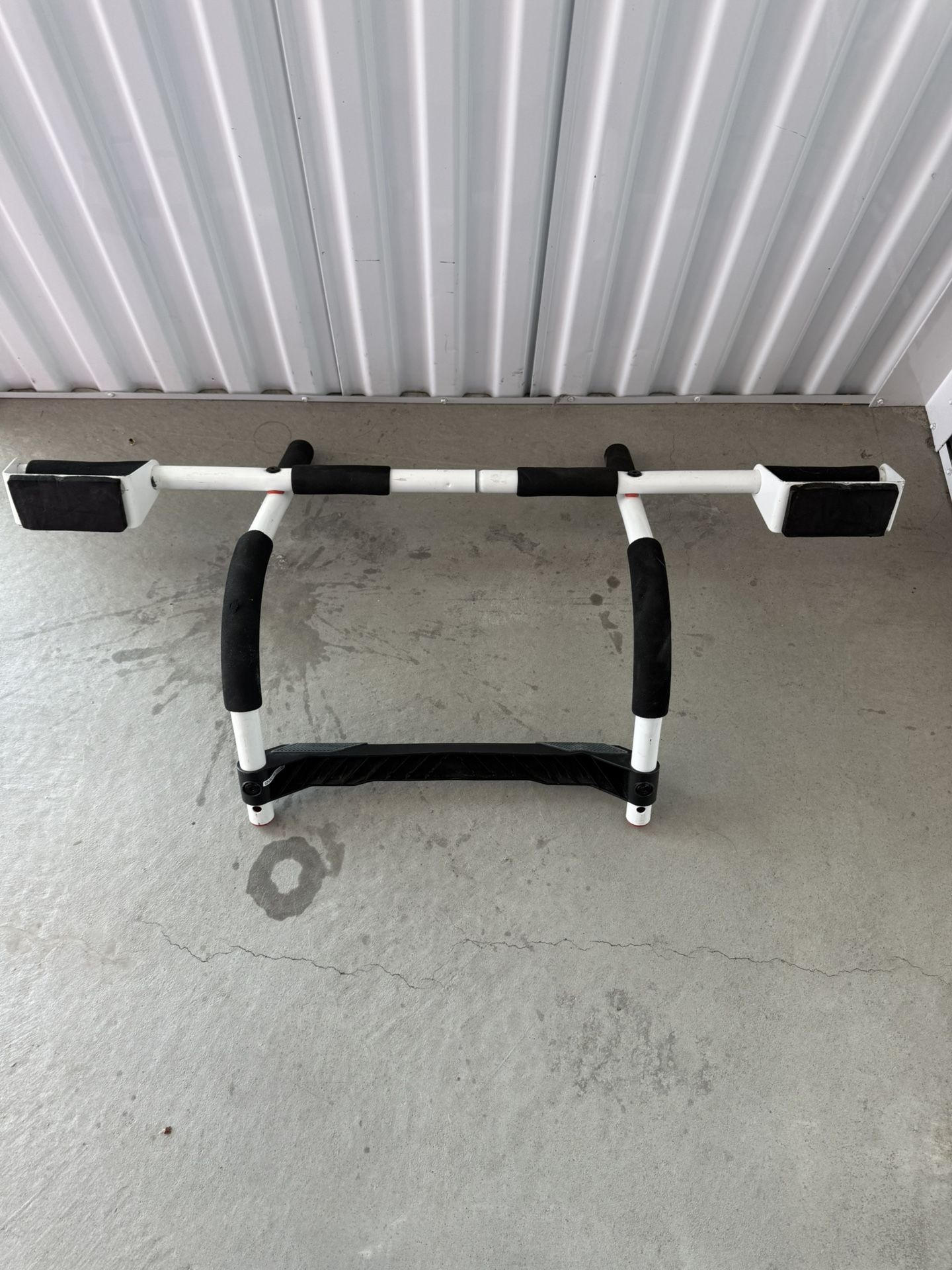 Perfect Multi-Gym Pull-Up Bar – Like New Condition!