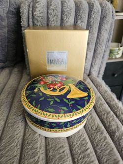 Mikasa Holiday Music Trinket Box