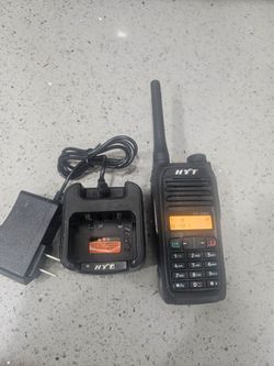 HYT TC-580U(1) UHF 400-470 MHz 256CH 4W Two Way Radio with battery