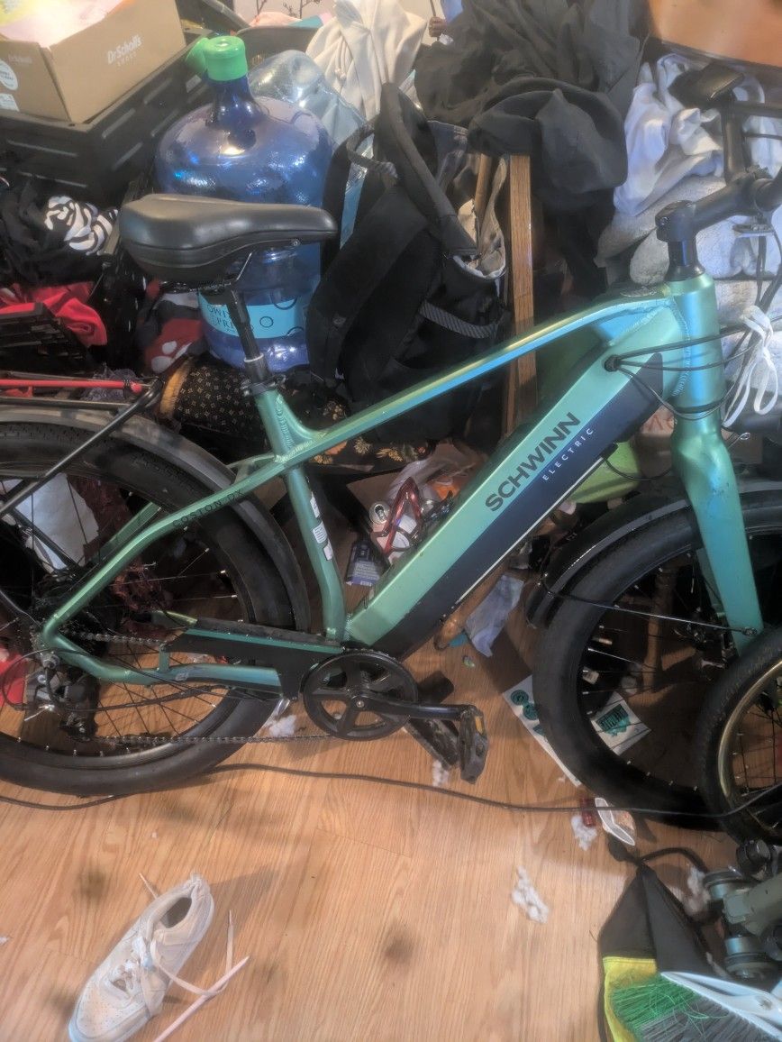 Schwinn Coston DX Hybrid E-Bike W/An Extra Battery