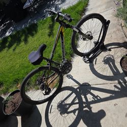 Giant ATX Mountain Bike  w/ Stand 