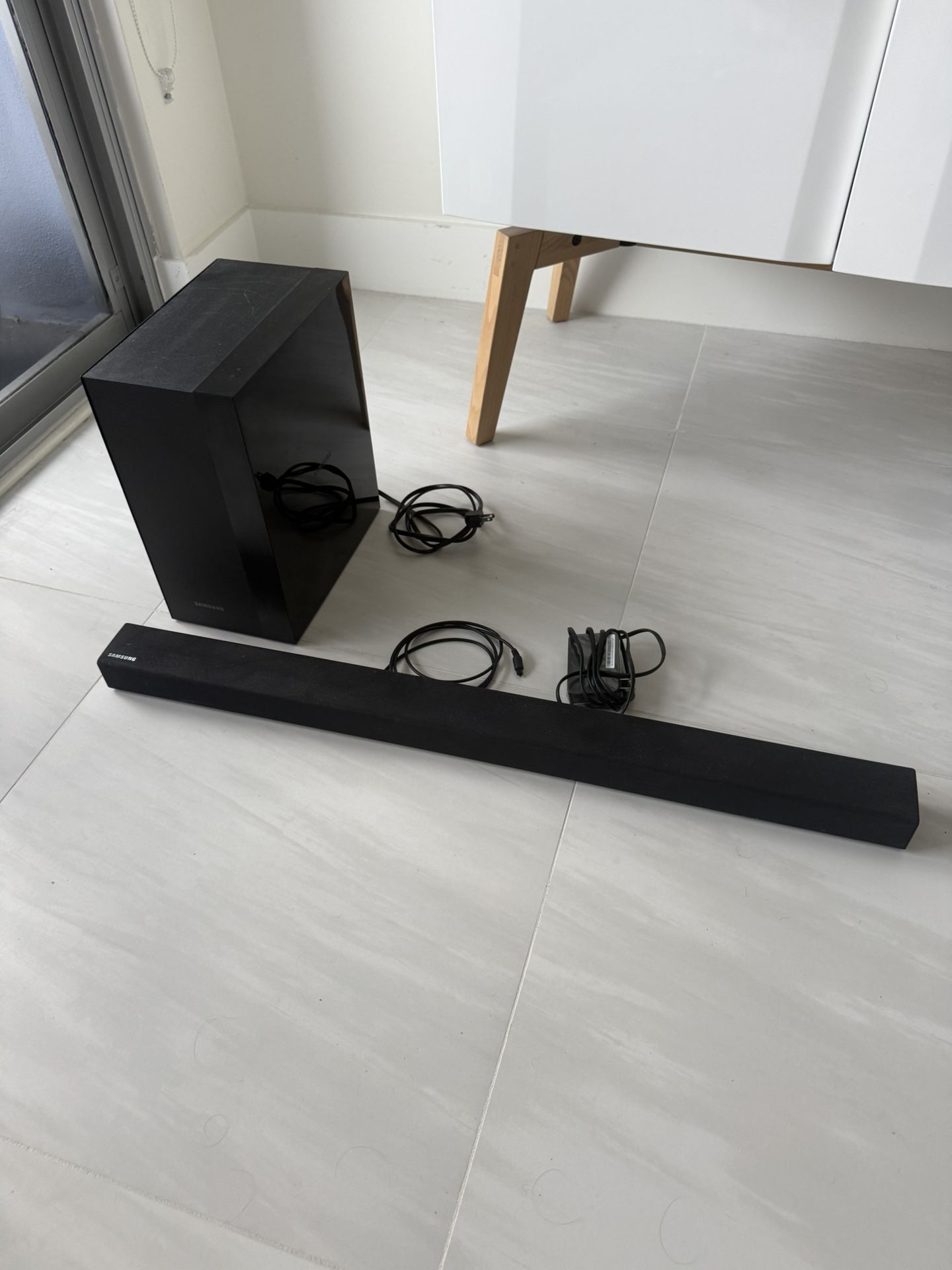 Samsung HW-M360 Soundbar With Subwoofer And Remote