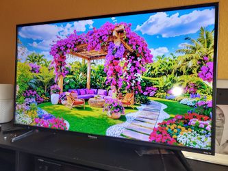 43" hisiense roku smart tv 4k basically new less than year.  Great Quality Pic No Scratch come with remote