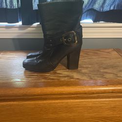 Vicini Black Leather Block Heels With Square Toe And Buckle