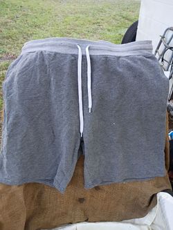 A Pair of Men's XL Grey Shorts