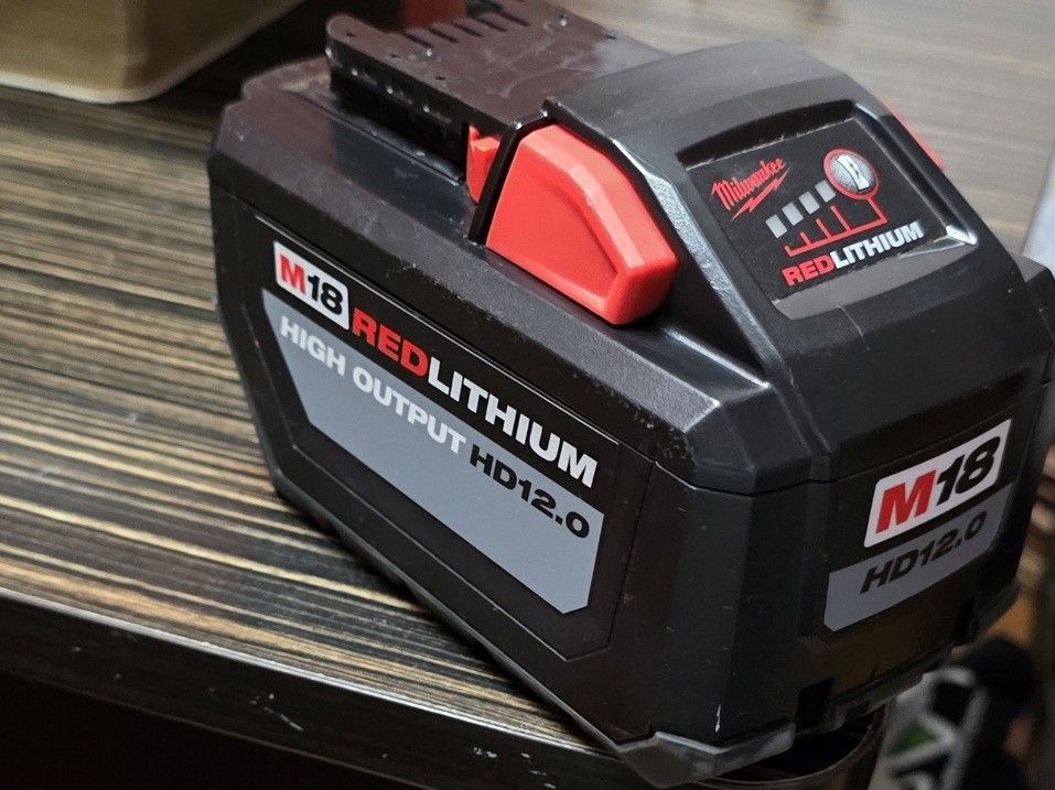 Milwaukee 12amp M18