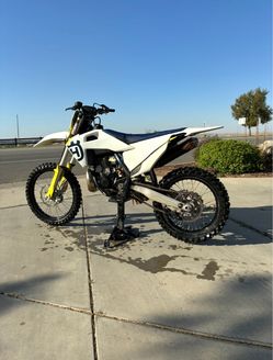 husqvarna tc 250 dirt bike