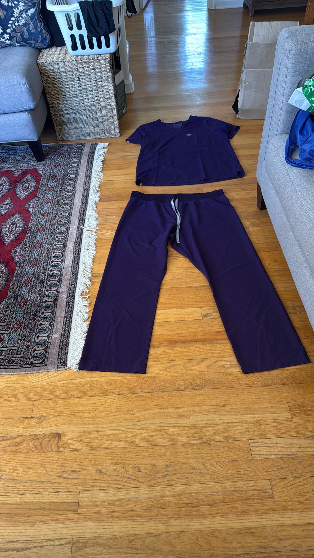 FIGS Women’s scrub Set XL