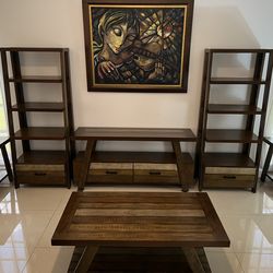 6 PIECES WALL UNIT 60”. PERFECT CONDITION. 📺