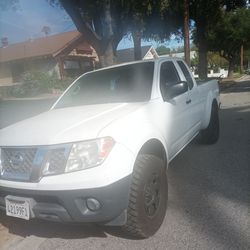 12  Nissan frontier 4 cilindros