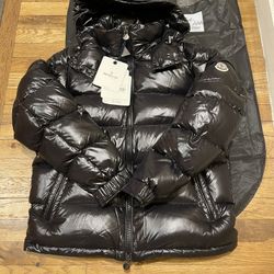 Moncler Coat Large  New  With Tags