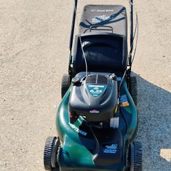 CRAFTSMAN LAWNMOWER SELF PROPELLED 6.25 HP BRIGGS STRATTON 