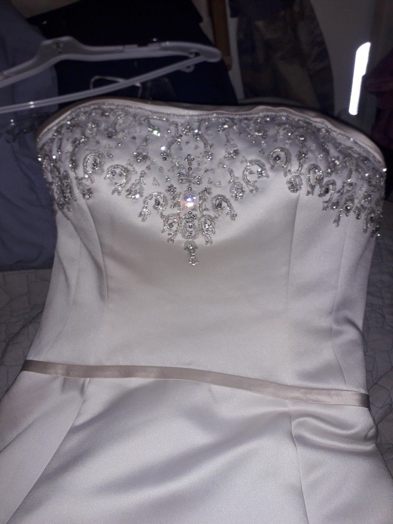 Brand New, Never Worn Size 12 Allure Bridals Wedding Dress