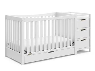 Graco REMI convertible crib with changer