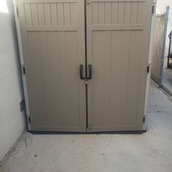 Storage cabinet good condition