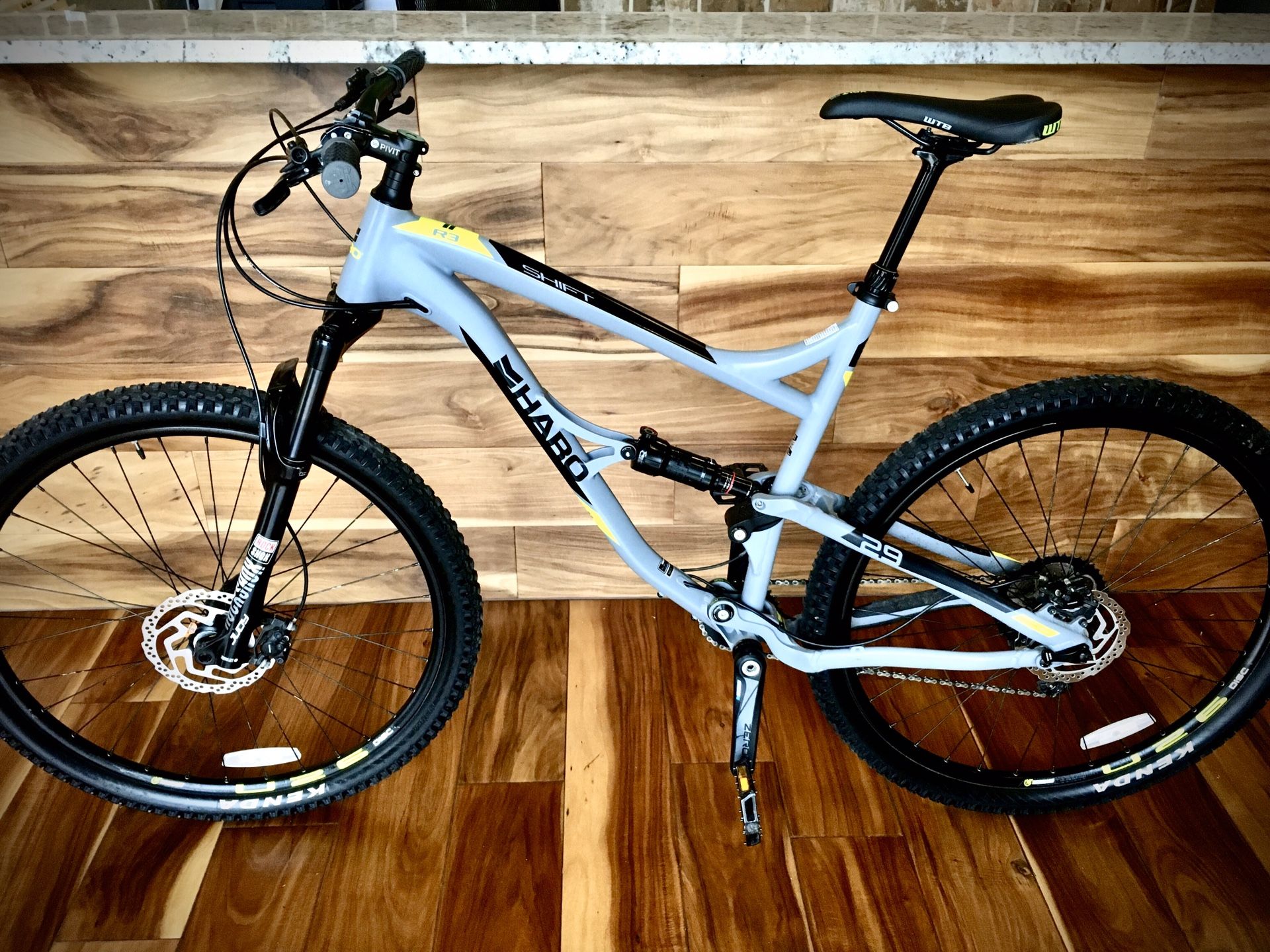 2019 Haro Shift R3 XL 21” Frame