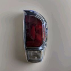 Toyota Tacoma Luz Trasera 17-18-19-20-21-22-23
