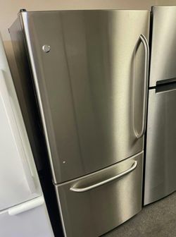 Energy Efficient GE Stainless Bottom Freezer Refrigerator