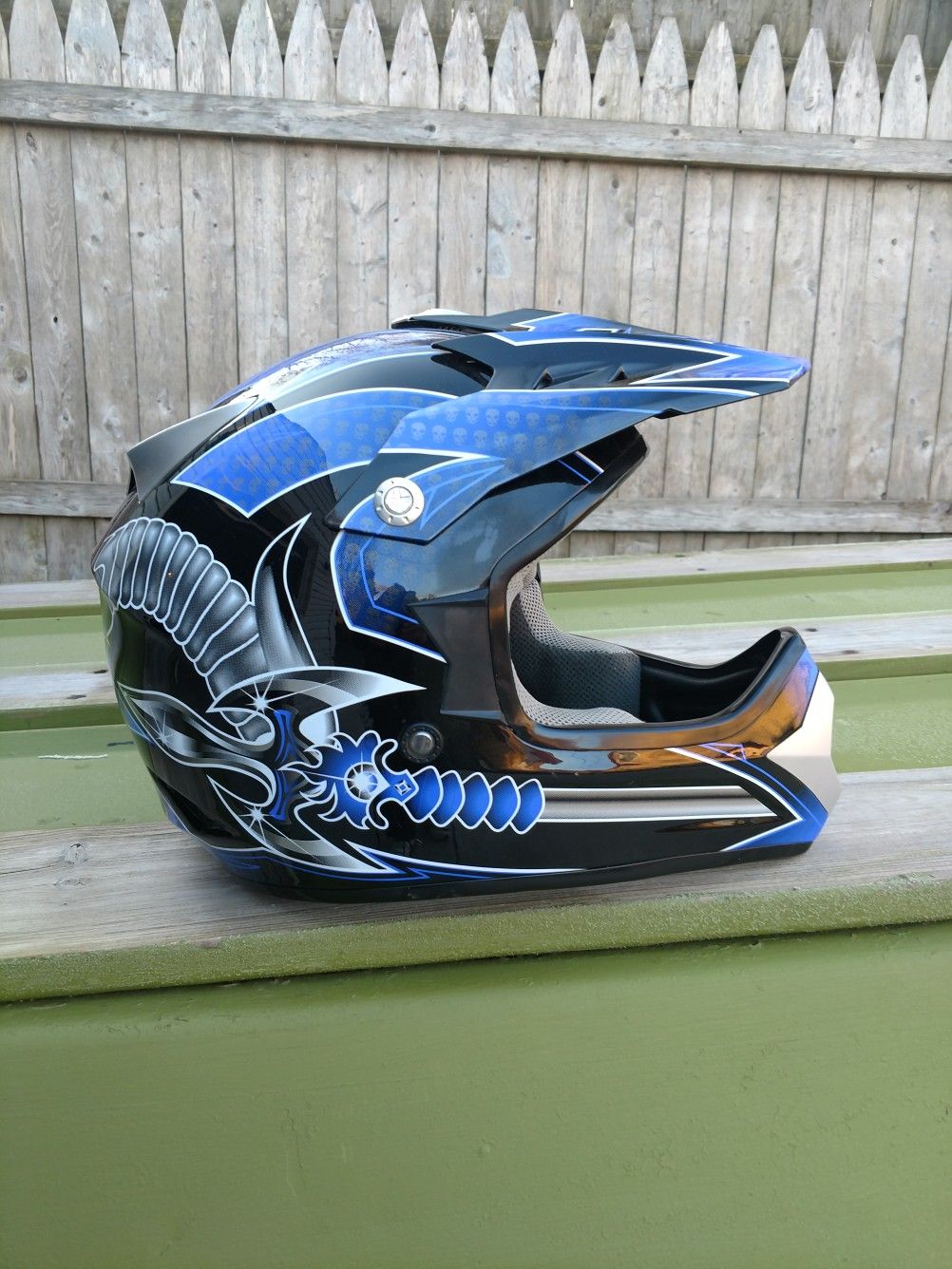 Motorcycle helmet