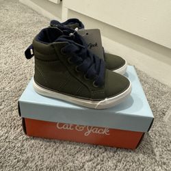 Toddler shoes size 4