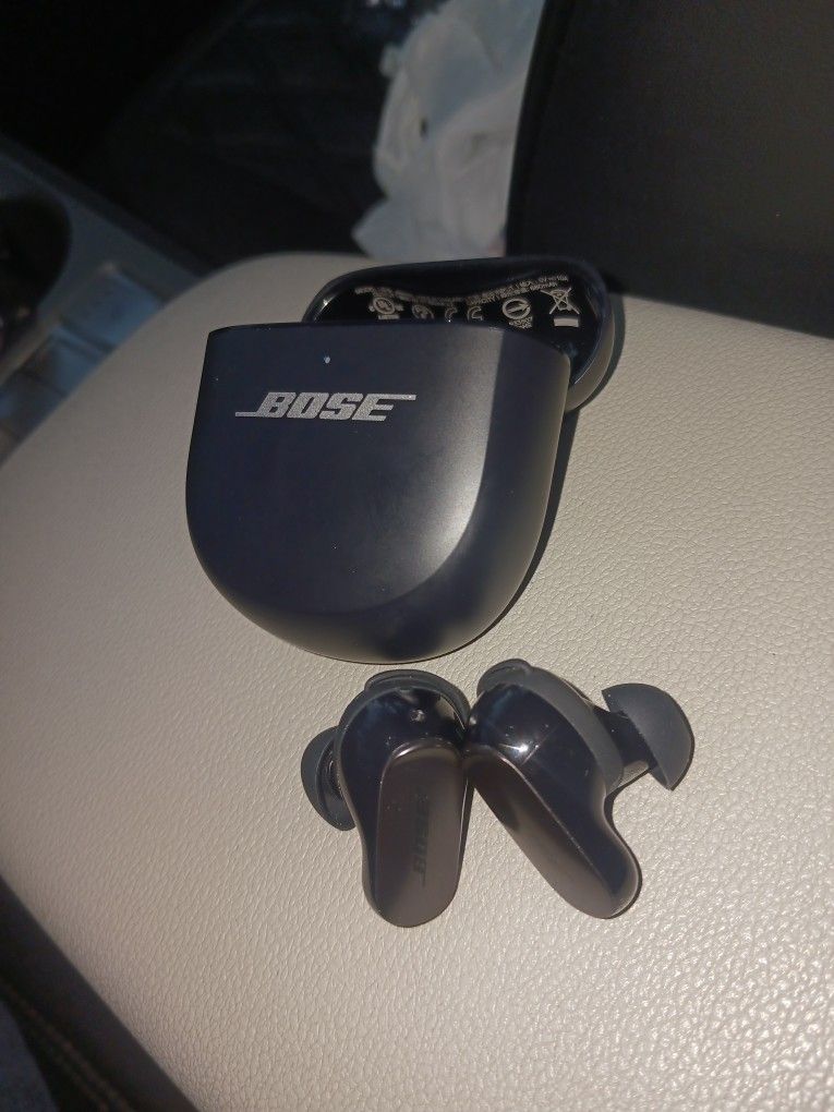 BOSE QUIETCOMFORT ULTRA 2 EARBUDS β 2025 MODEL β BLACK β LIKE NEW (NO BOX)