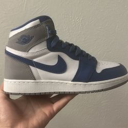 jordan 1 blue,grey, and white size 7y