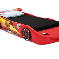 Cars Lightning Mcqueen race car twin bed - NEW