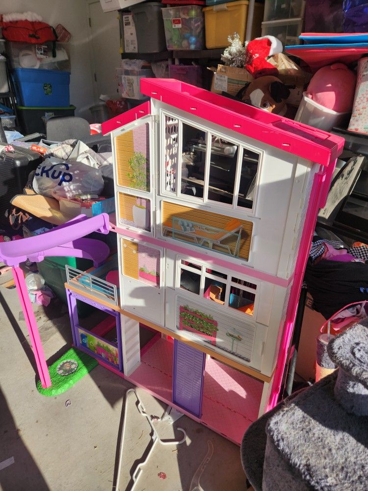 Barbie Dreamhouse With Accessories