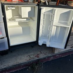 Sanyo Mini Refrigerator