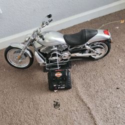 V Rod Model With Noise