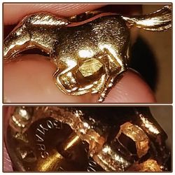 VINTAGE BRASS MUSTANG HORSE STUD PIN BROOCH JEWELRY COLLECTABLE